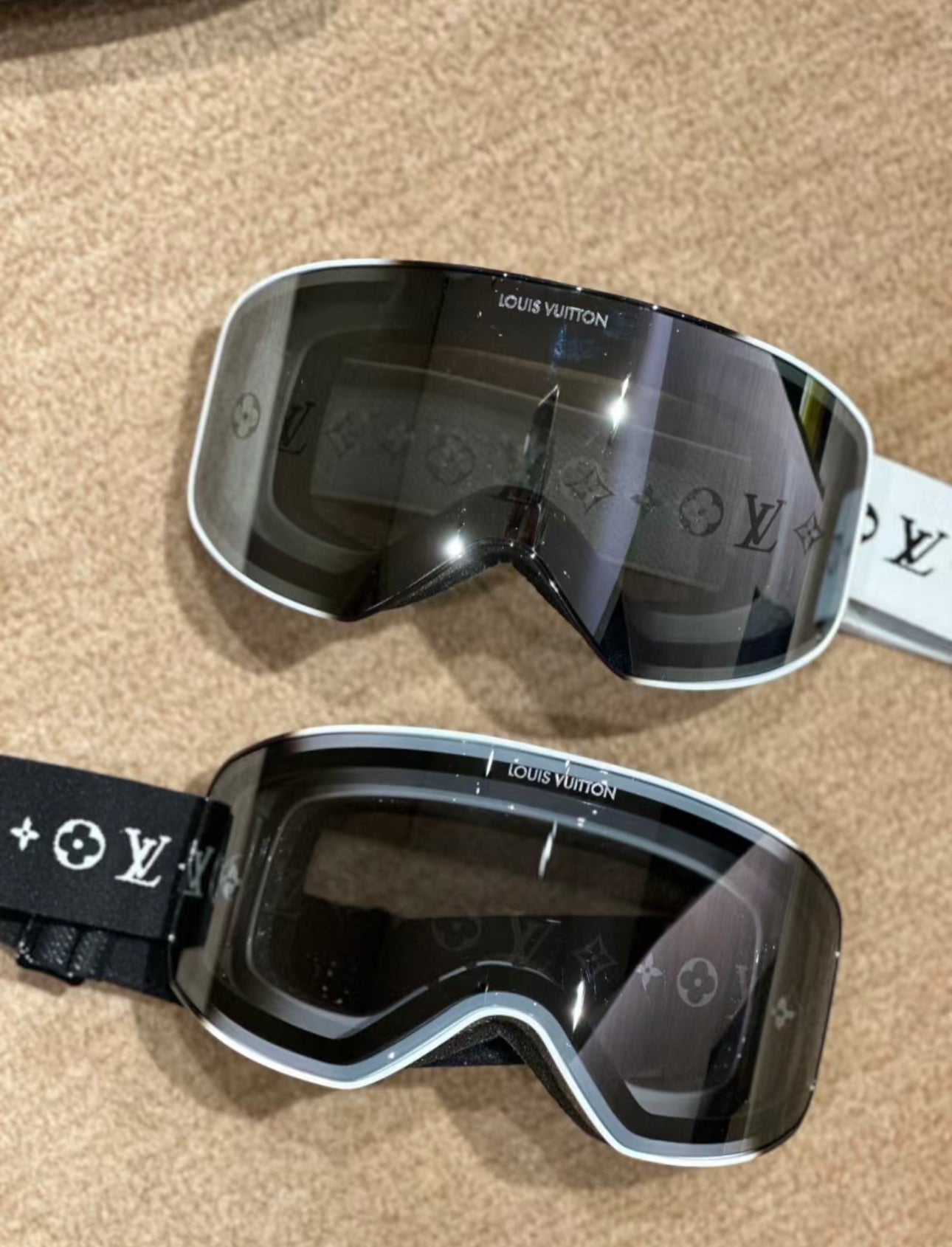 LV Ski goggles