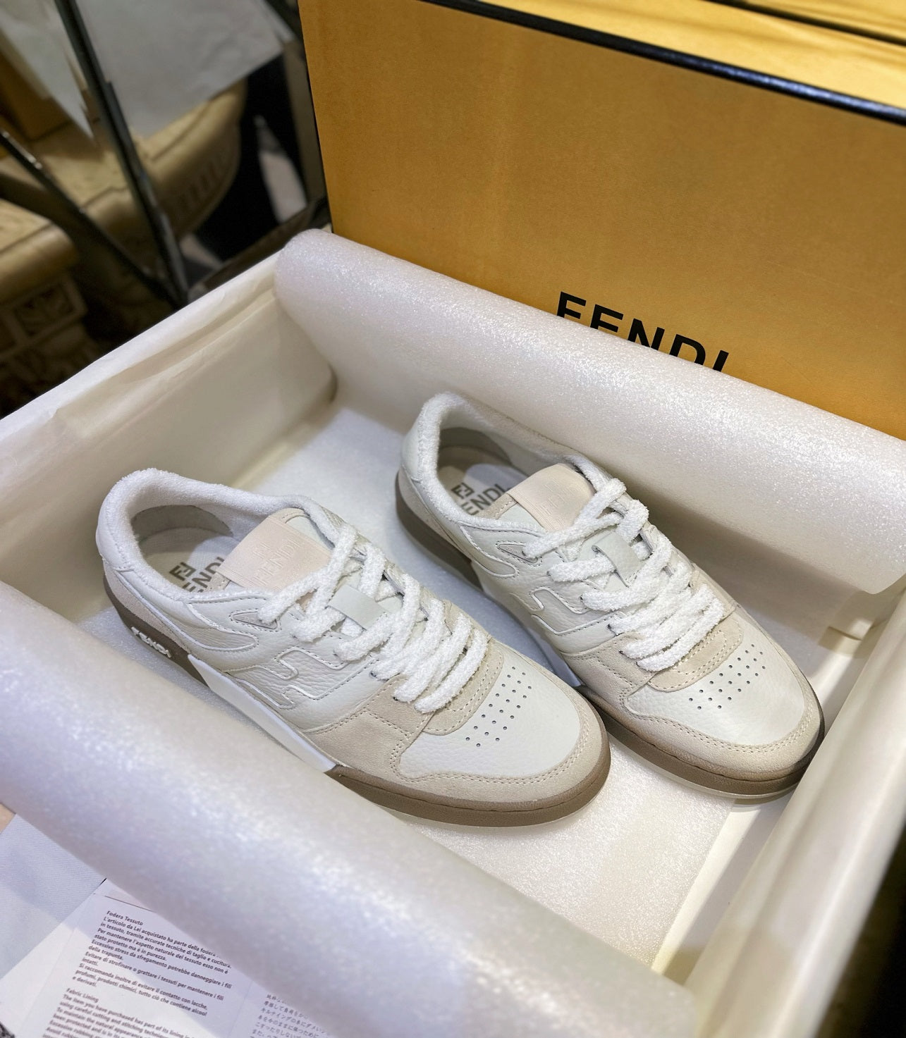 FENDI Men & Wome Sneakers