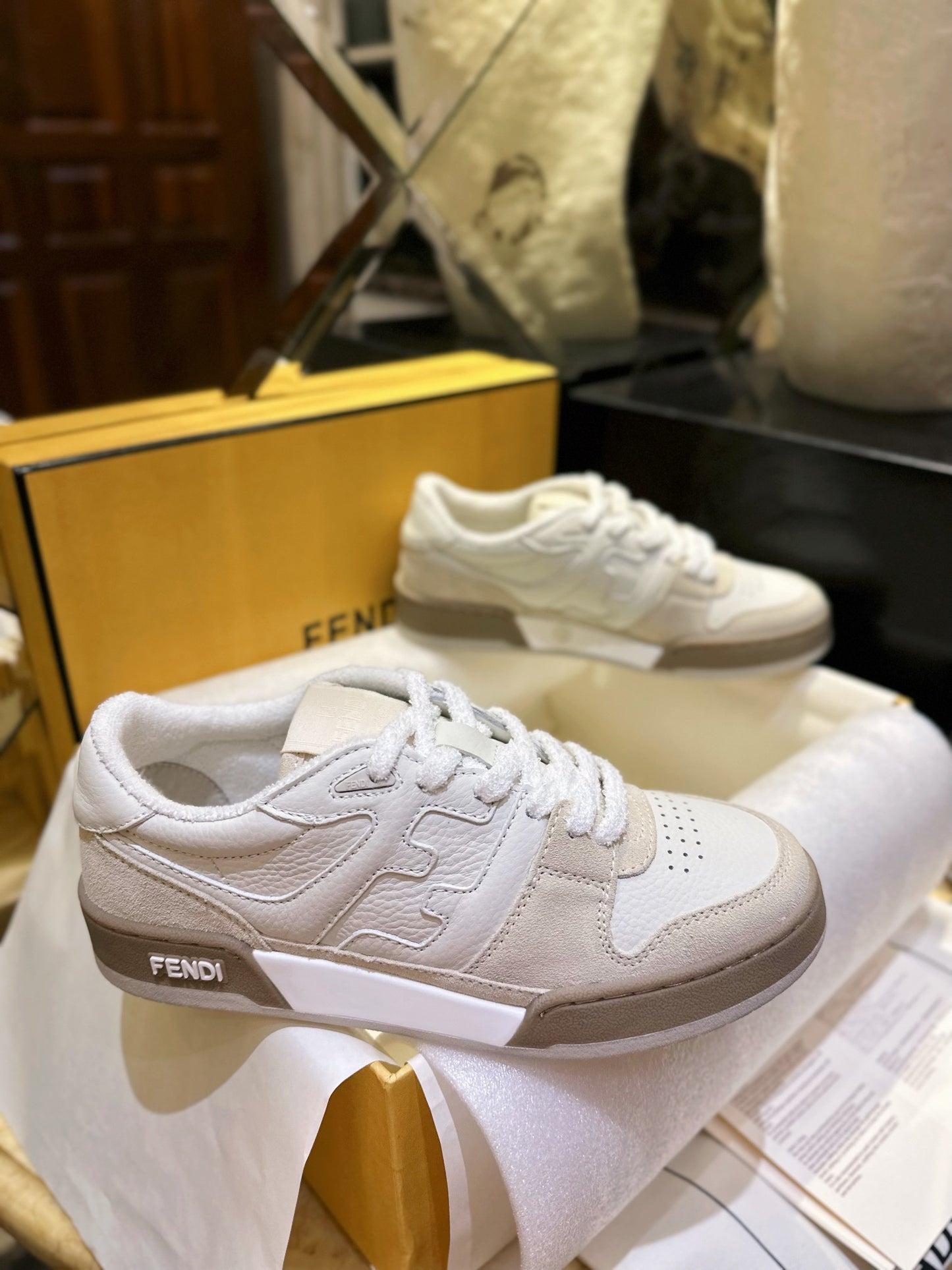 FENDI Men & Wome Sneakers