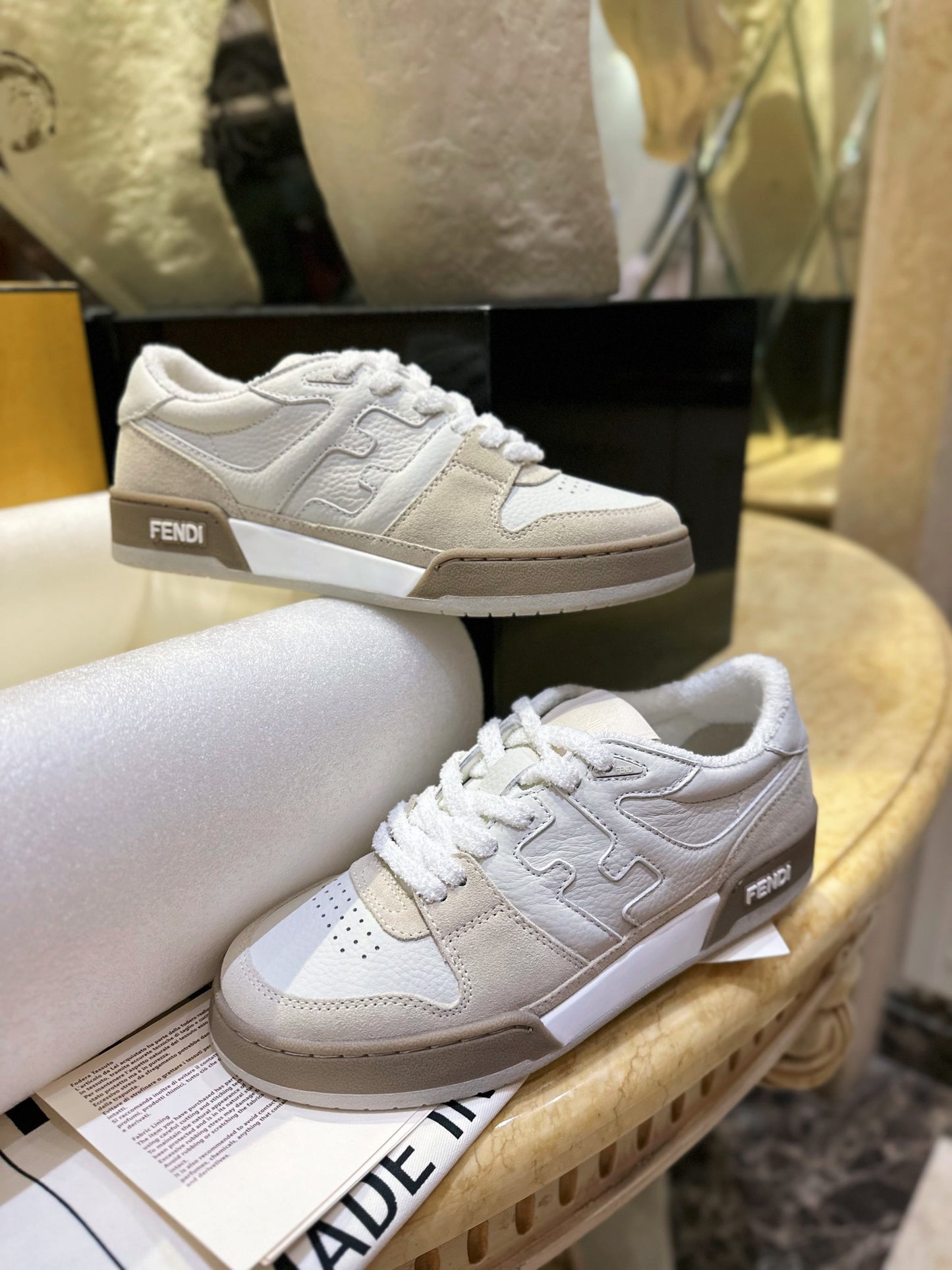 FENDI Men & Wome Sneakers