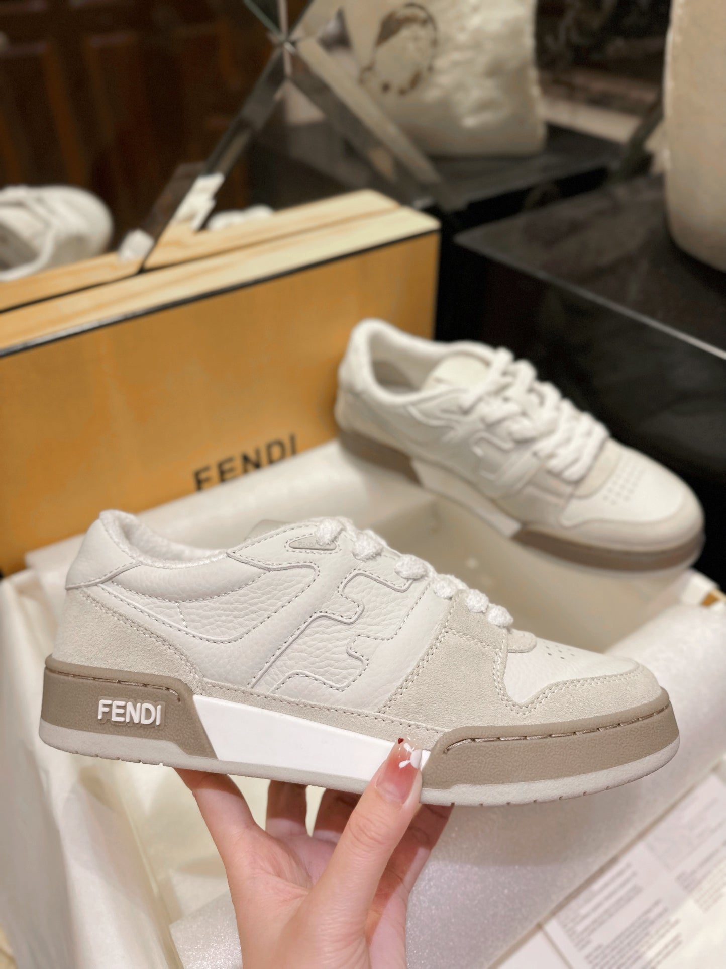 FENDI Men & Wome Sneakers