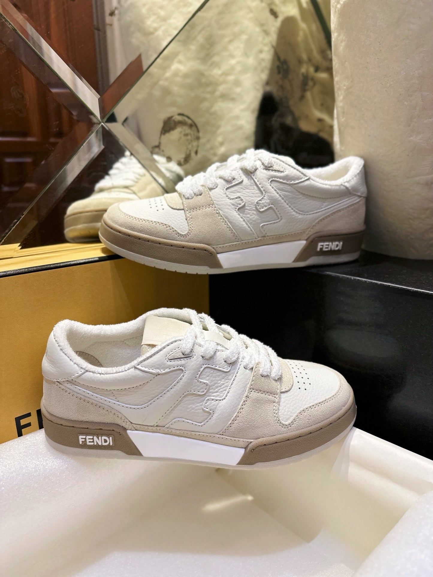 FENDI Men & Wome Sneakers