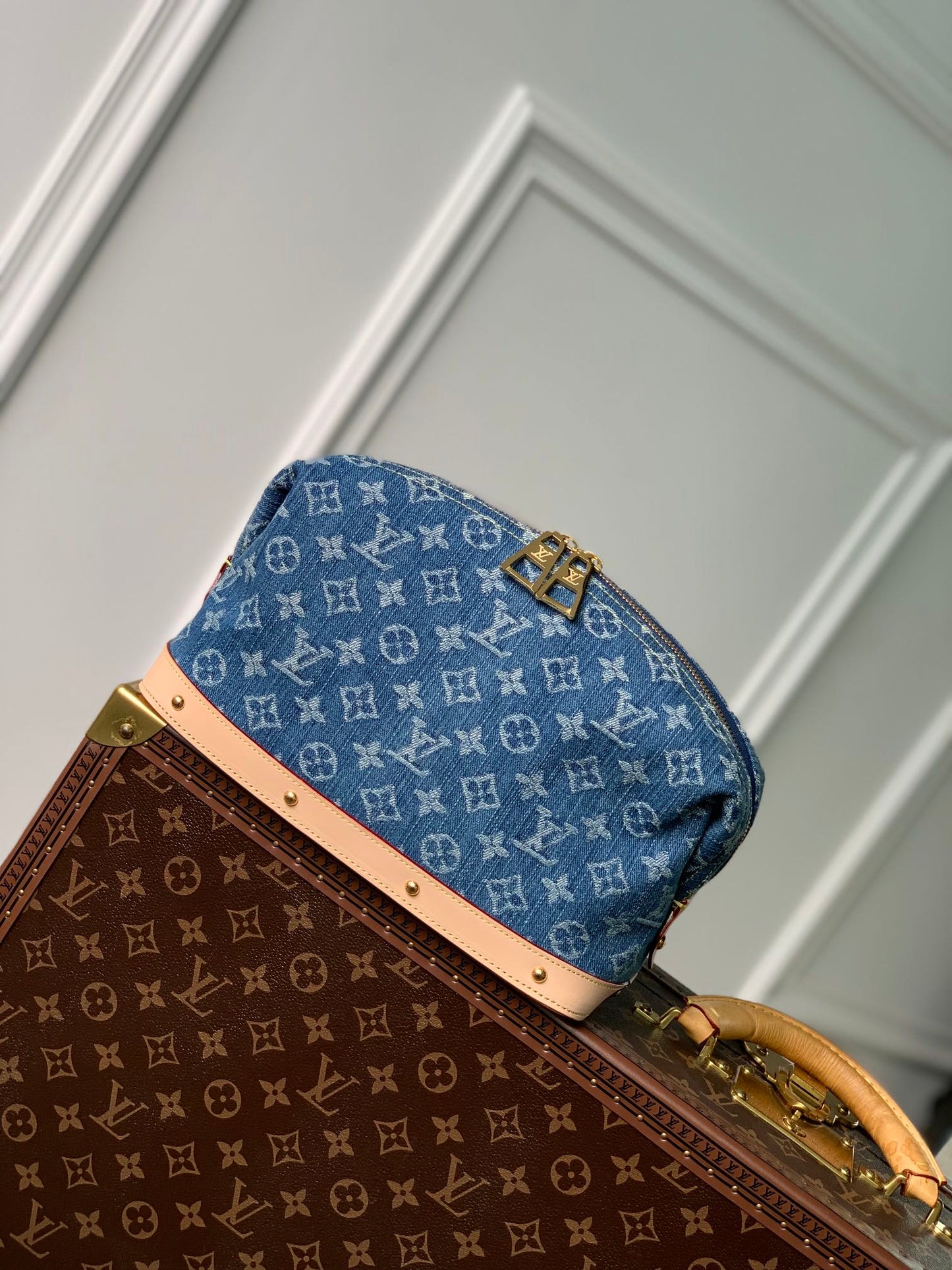 LV Pochette Cosmétique