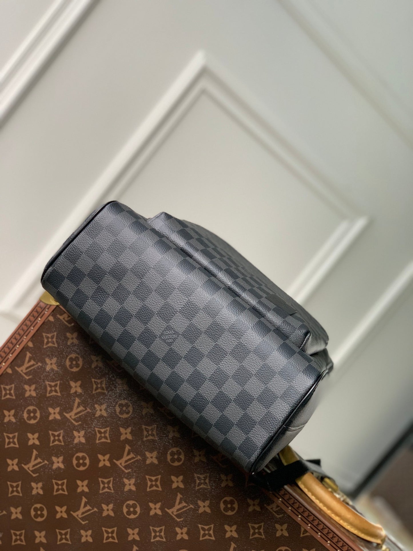 LV  Avenue Bag