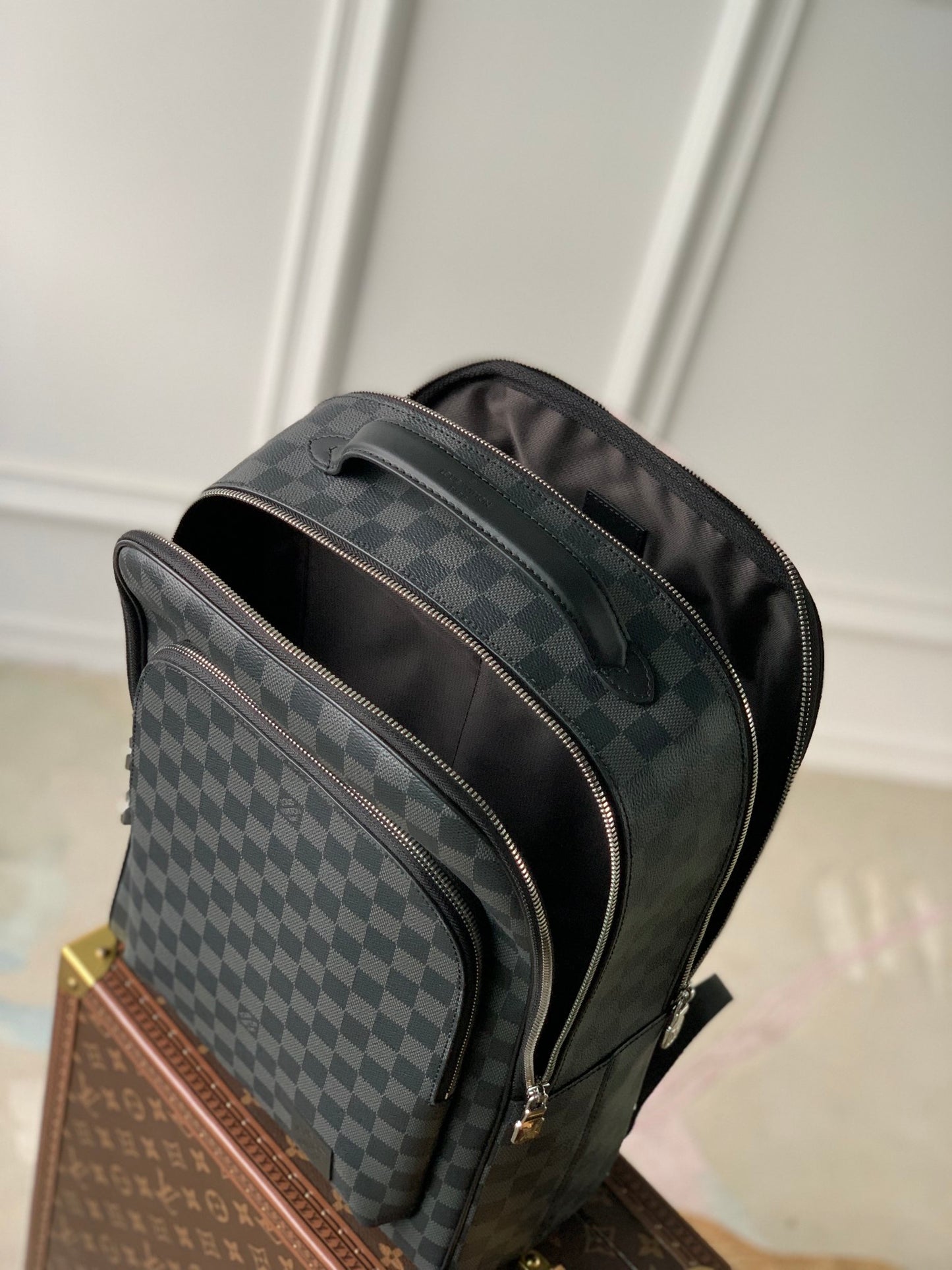 LV  Avenue Bag