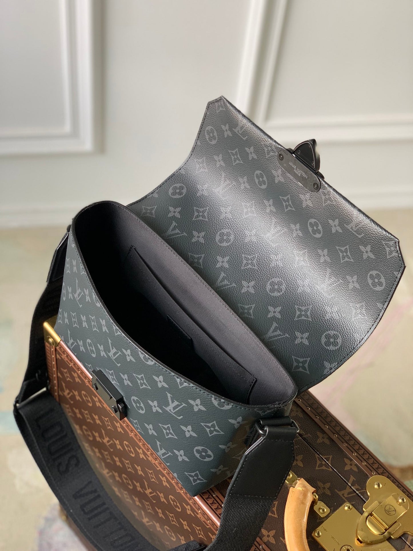 LV S-Cape Bag