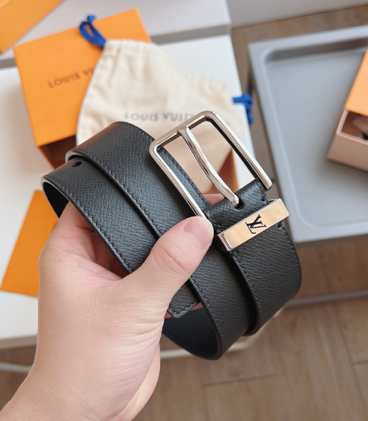 LOUlS Vuitton Belt