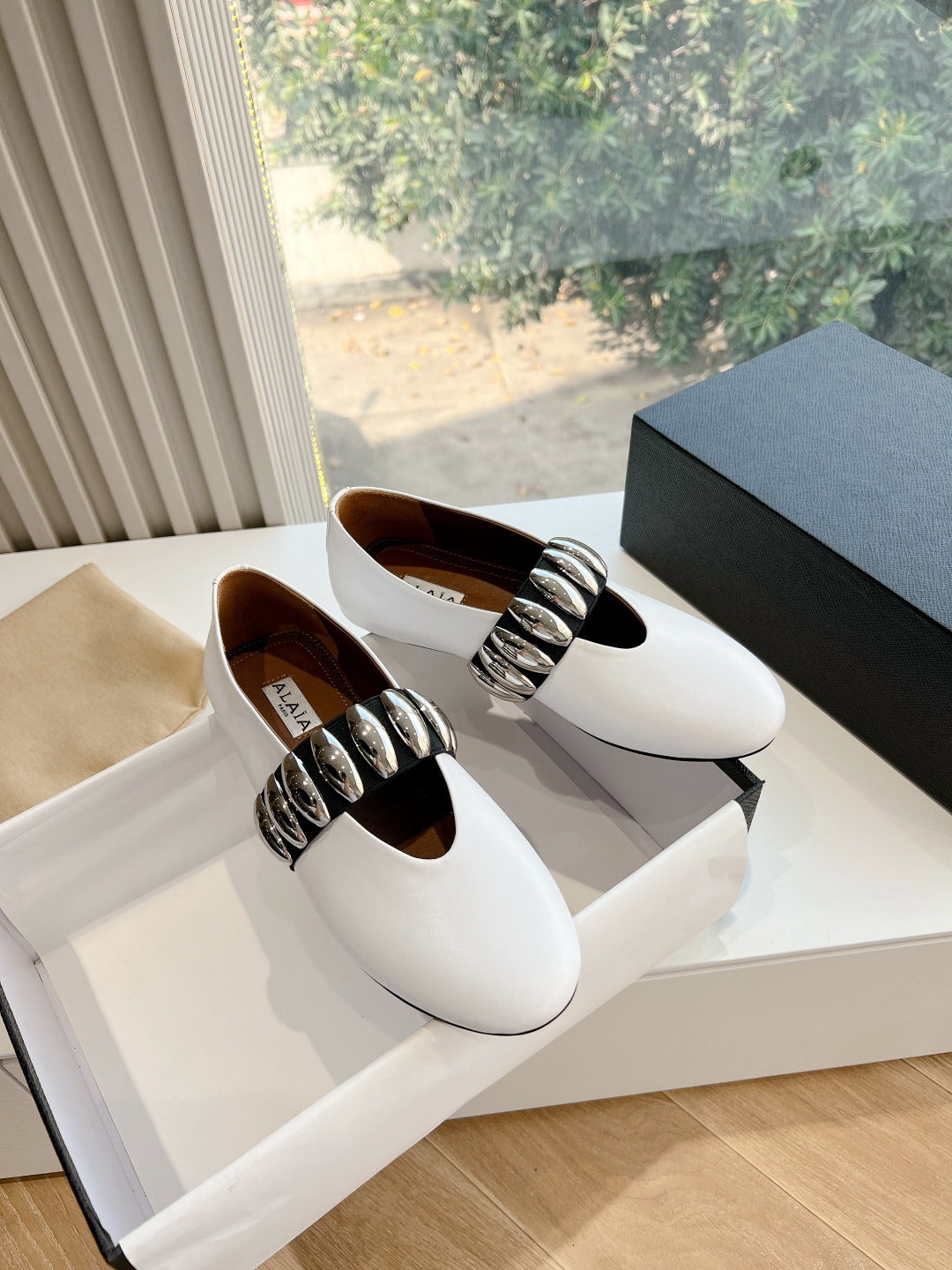 ALAIA Flat shoes