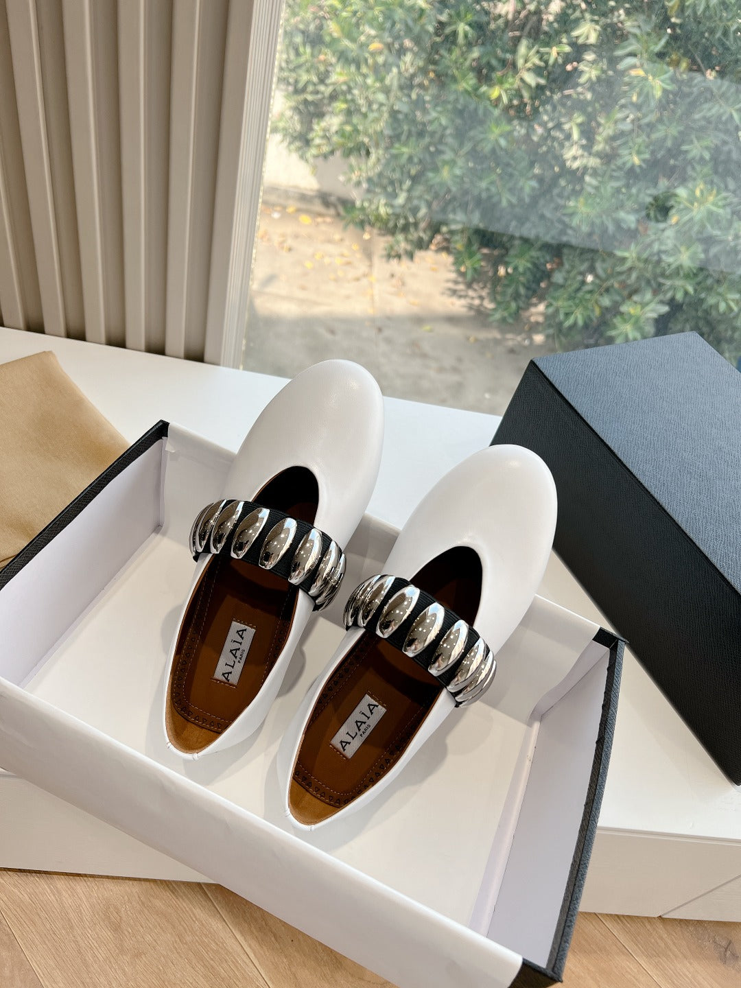 ALAIA Flat shoes