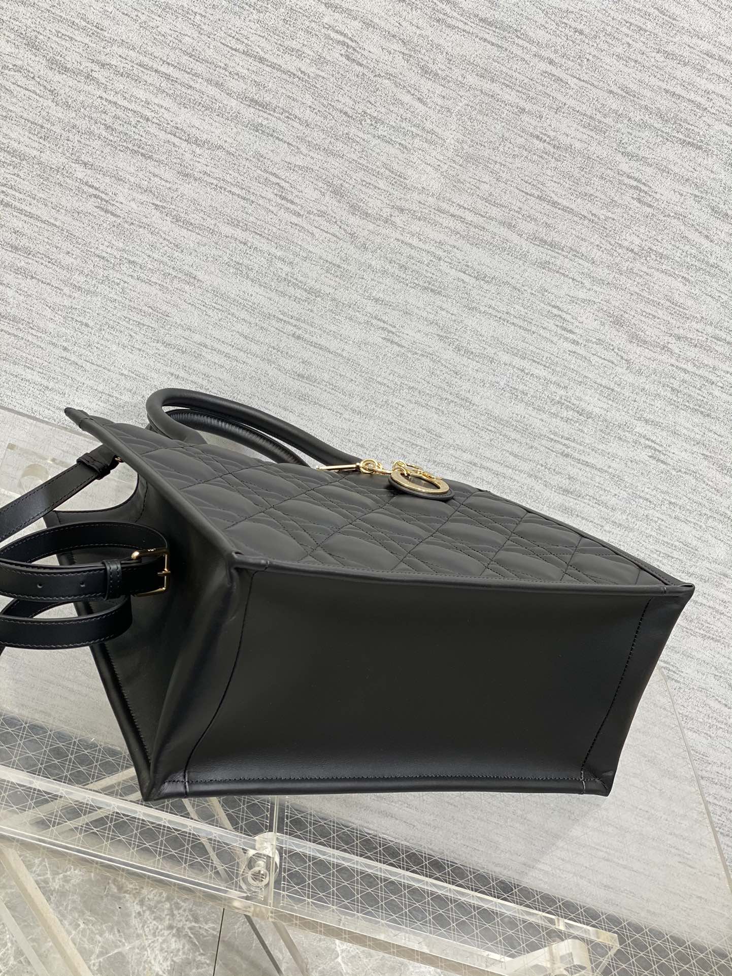 DIOR  𝐓𝐨𝐭𝐞 𝟑𝟔 Bag