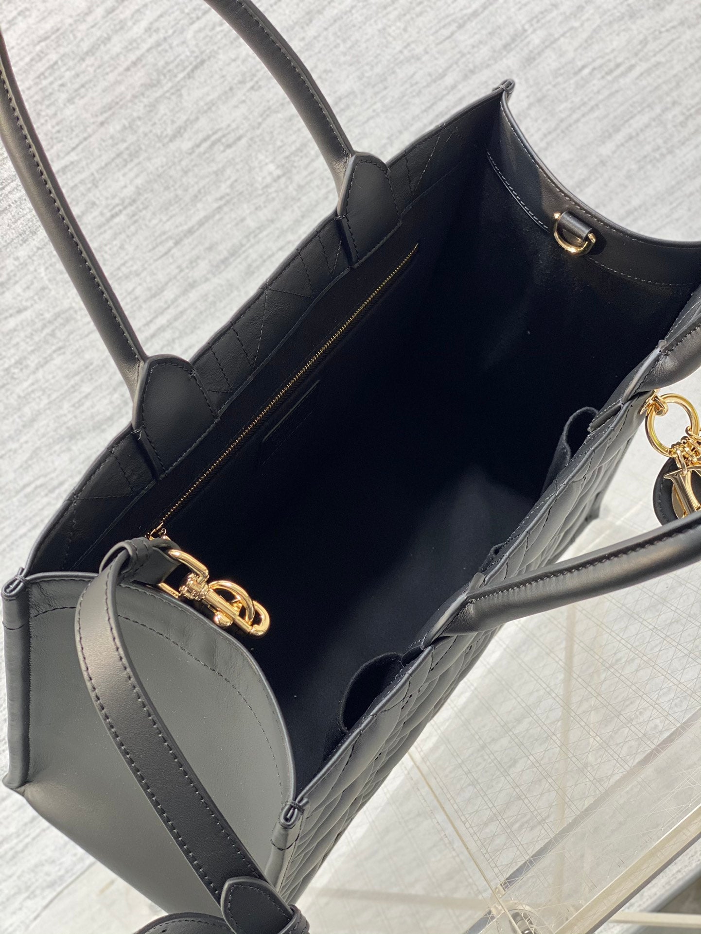 DIOR  𝐓𝐨𝐭𝐞 𝟑𝟔 Bag