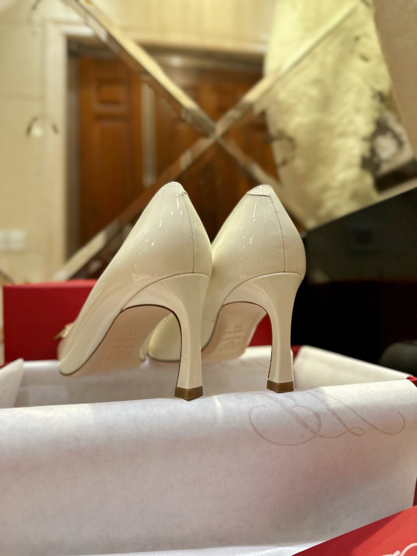 𝐑𝐨𝐠𝐞𝐫 𝐕𝐢𝐯𝐢𝐞𝐫 Heels