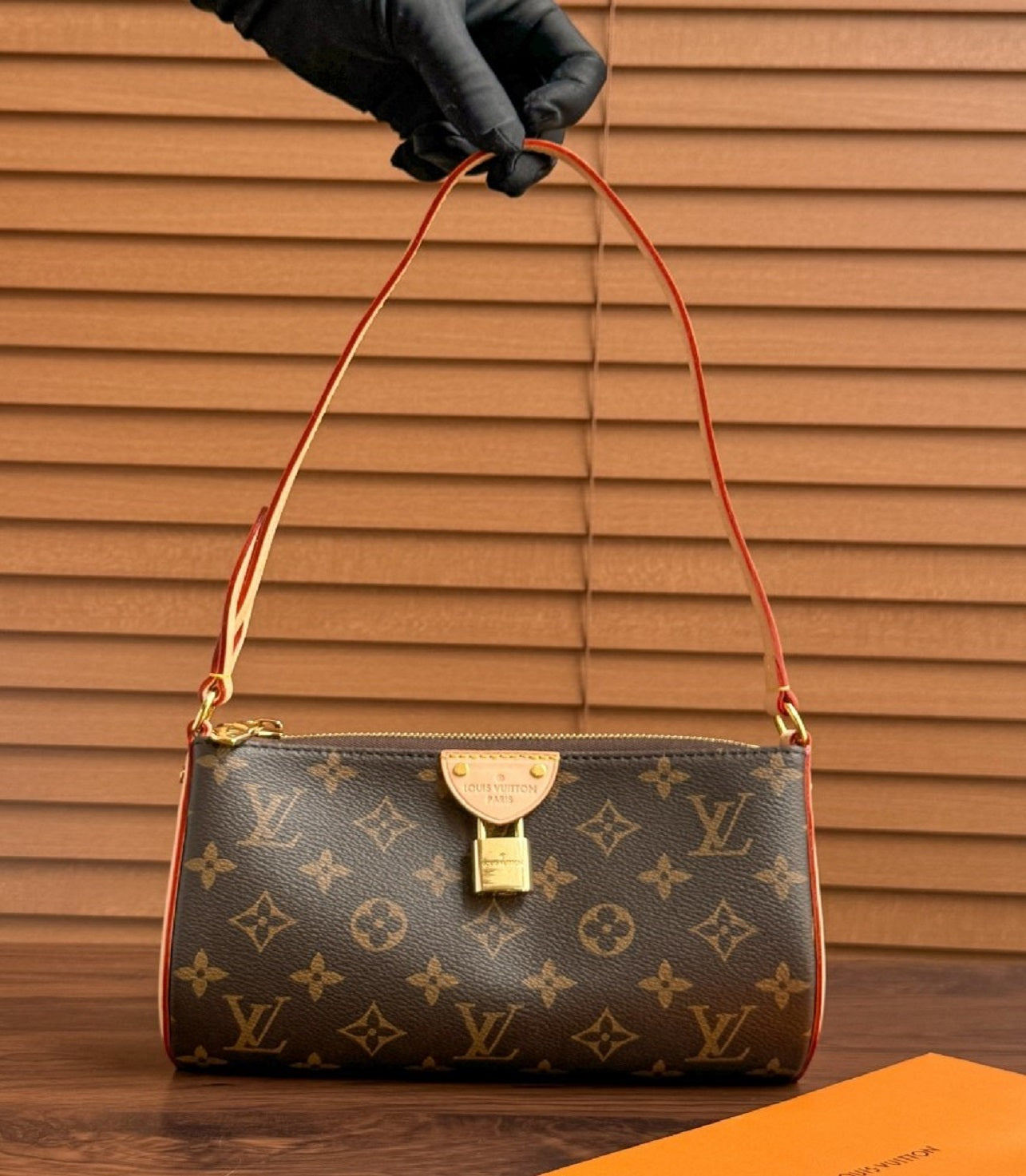 LV Pochette Tirette Bag