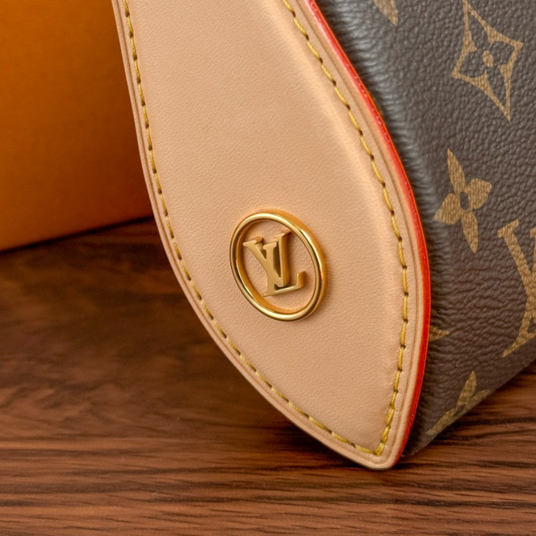 LV Pochette Tirette Bag